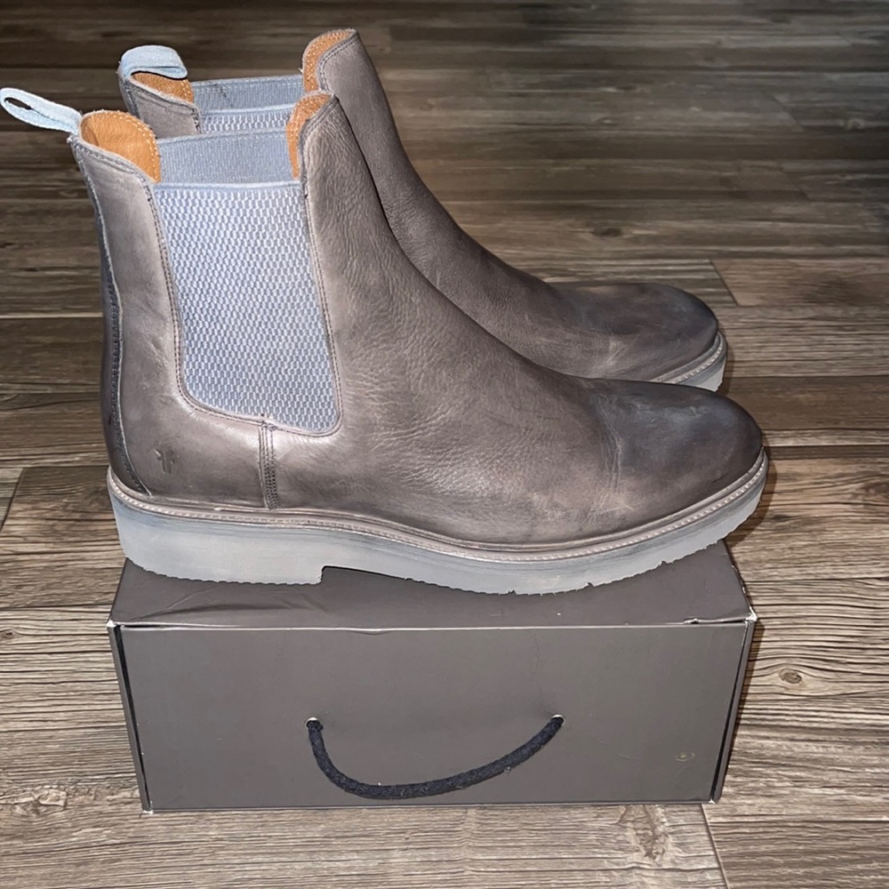 Men’s Frye Chelsea boot
